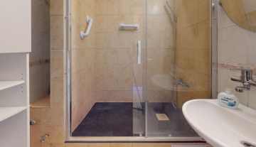 Nehnutelnost-4-izb-byt-Banska-Bystrica-Bathroom.jpg