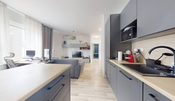 Na predaj 2 izbový byt s parkovacím státím v suteréne